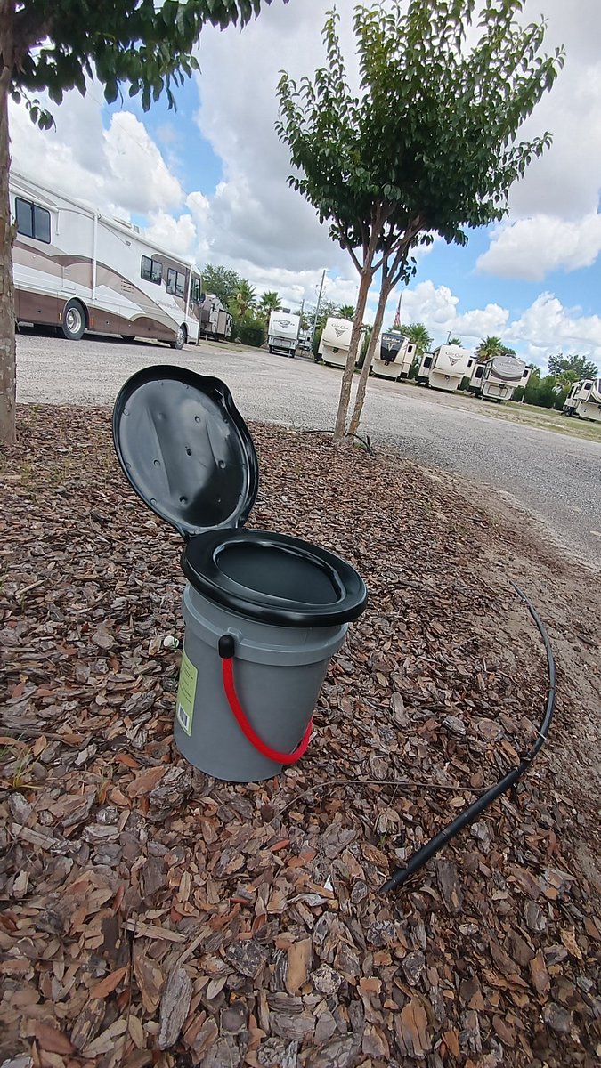 SmooshMee's tweet image. Hello #buckethedz remember we all need to handle life's mess with grace. Keep going— 💪🏾you've got the strength to turn even the toughest situations into victories! Have a great weekend! 🪣✨🤖 #SaturdayExpress #KeepPushing lol @DADEWEAR @AdrianDittmann