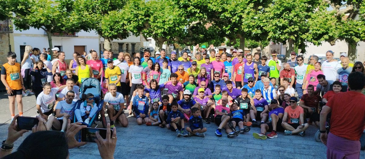 Ziordia vuelve a cumplir la 'tradición' con una foto llena de ilusión, apoyo y alegría antes de su Carrera Solidaria