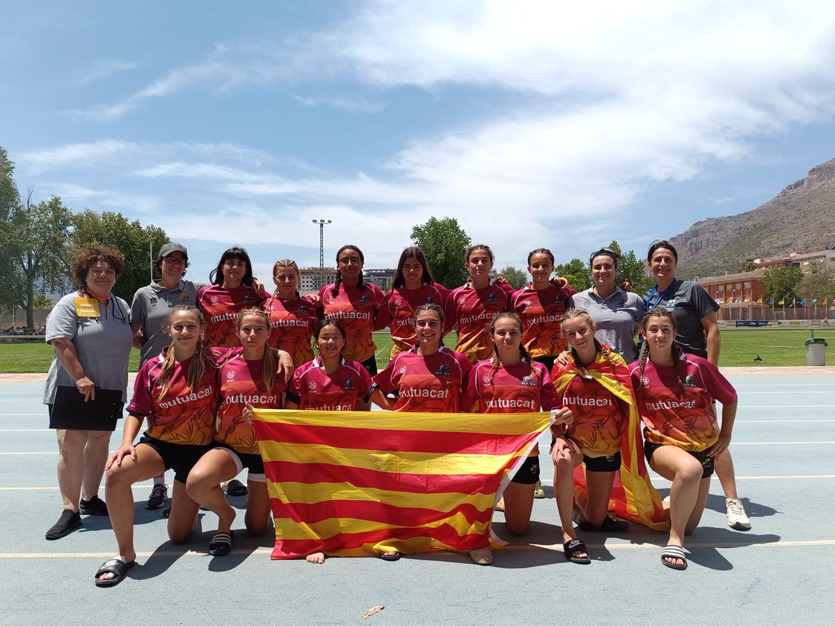 Les nostres seleccions, a quarts de final del Campionat Autonòmic S16 de 7️⃣🏉

Ple de victòries per als nois a la fase de grups 3/3 ✅

Dues victòries ✅ i una derrota per a les noies ❌

Les Bès7ies lluitaran pel títol a València 💪💪
