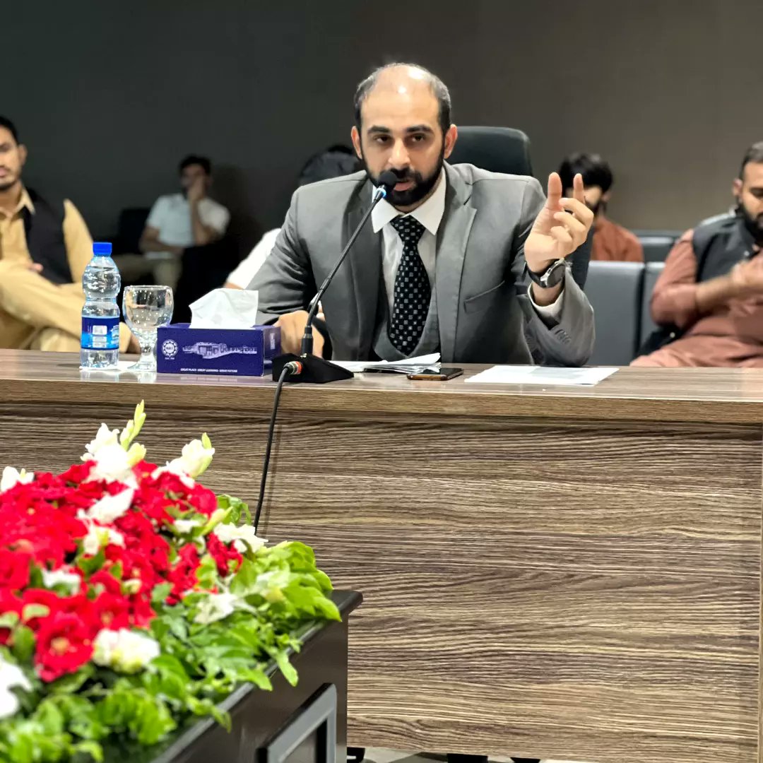 saadmalik89's tweet photo. Moderated &amp; organized a Policy Dialogue on #Kashmir in the Aftermath of #Musharraf's 4 Point Agenda: Prospects &amp; Challenges in the Current Scenario at Dept of Pol Sci &amp; IR. Khurshid Mahmud Kasuri was the keynote speaker.
#kashmiriyat #peace #identity #diplomacy #pakistan #india https://t.co/tgfSBgcDdJ