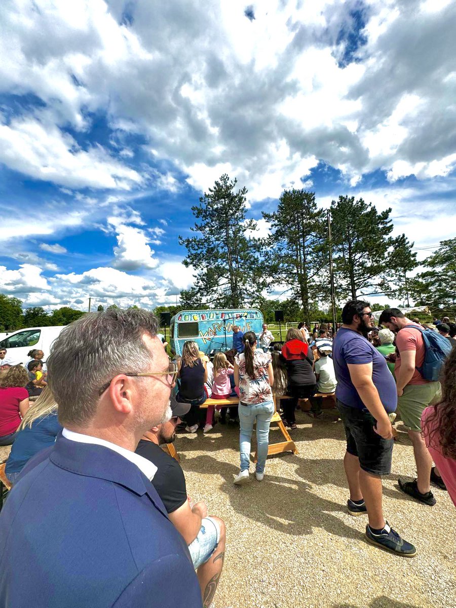 jerome_buisson's tweet photo. 🐟Je suis venu à votre rencontre à O'TOUR DE L'EAU 
Initiative pour faire découvrir le fonctionnement si particulier de nos étangs Dombistes et la biodiversité sur notre territoire !
#LegislativesAnticipées 
#Circo0102
#Bardella

#ain #carpe #etangs #dombes #pisciculture #cuirdecarpededombes #biodiversité #environnement #eau