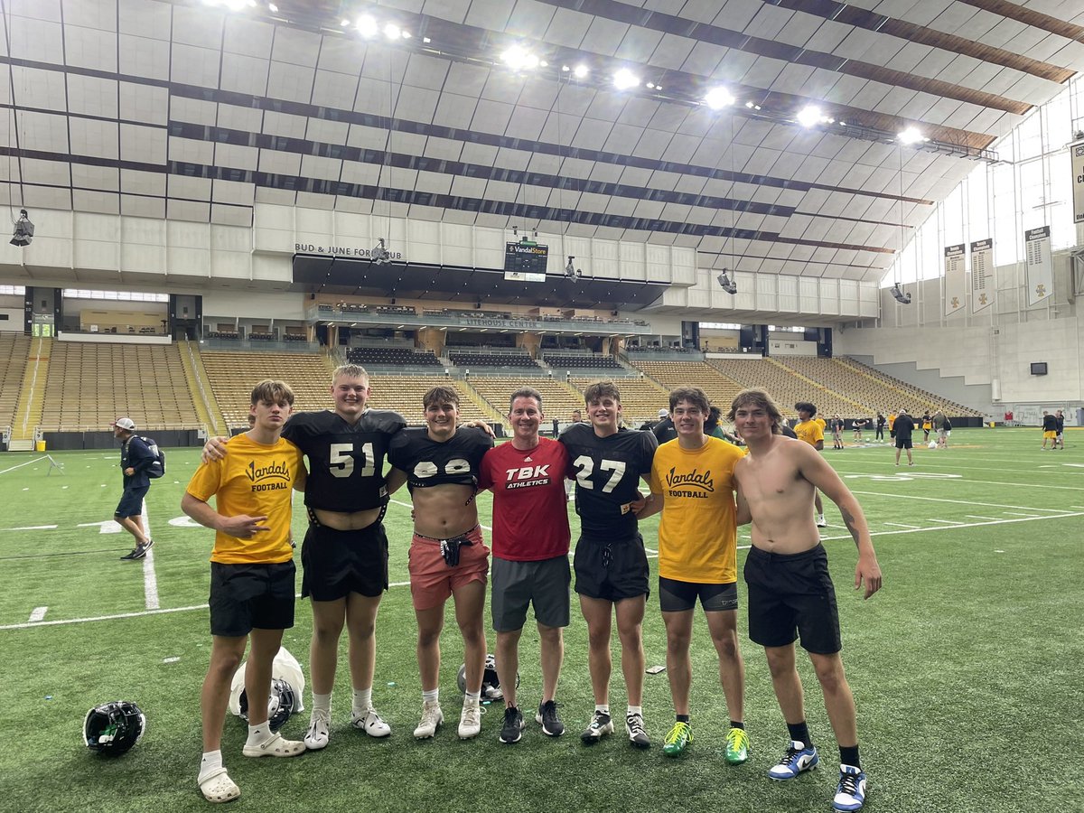 TommyB_K's tweet photo. Idaho FB Camp๐ฅGREAT day for the #BKcrewโค๏ธ๐๐ป #TBKathletics
@fetcho_markus #OlineMVP
@jj_leman3 #DbMVP
@camdencollins24
@DallasParrish85
@braedenone7
Logan Schultz #QB
So proud of these young men, and back at my old coaching spot in the Kibbie Dome๐ค https://t.co/0DfQioGLV8