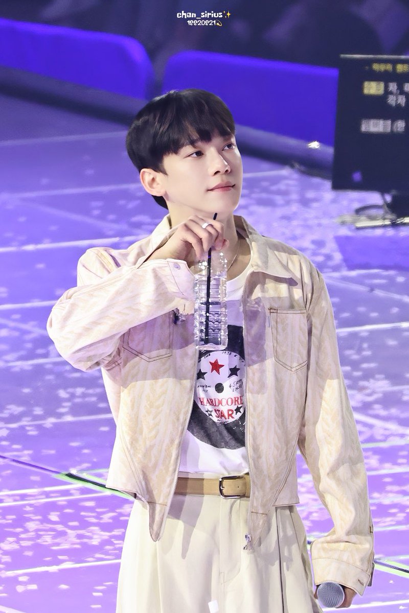 chen_sirius0921's tweet image. 240414 CHEN 

（기다리는 중...음악제.....）

#EXO #첸 #CHEN 
#KIMJONGDAE #JONGDAE 
 #김종대 #종대 #종대야사랑해

@CHEN_INB100
