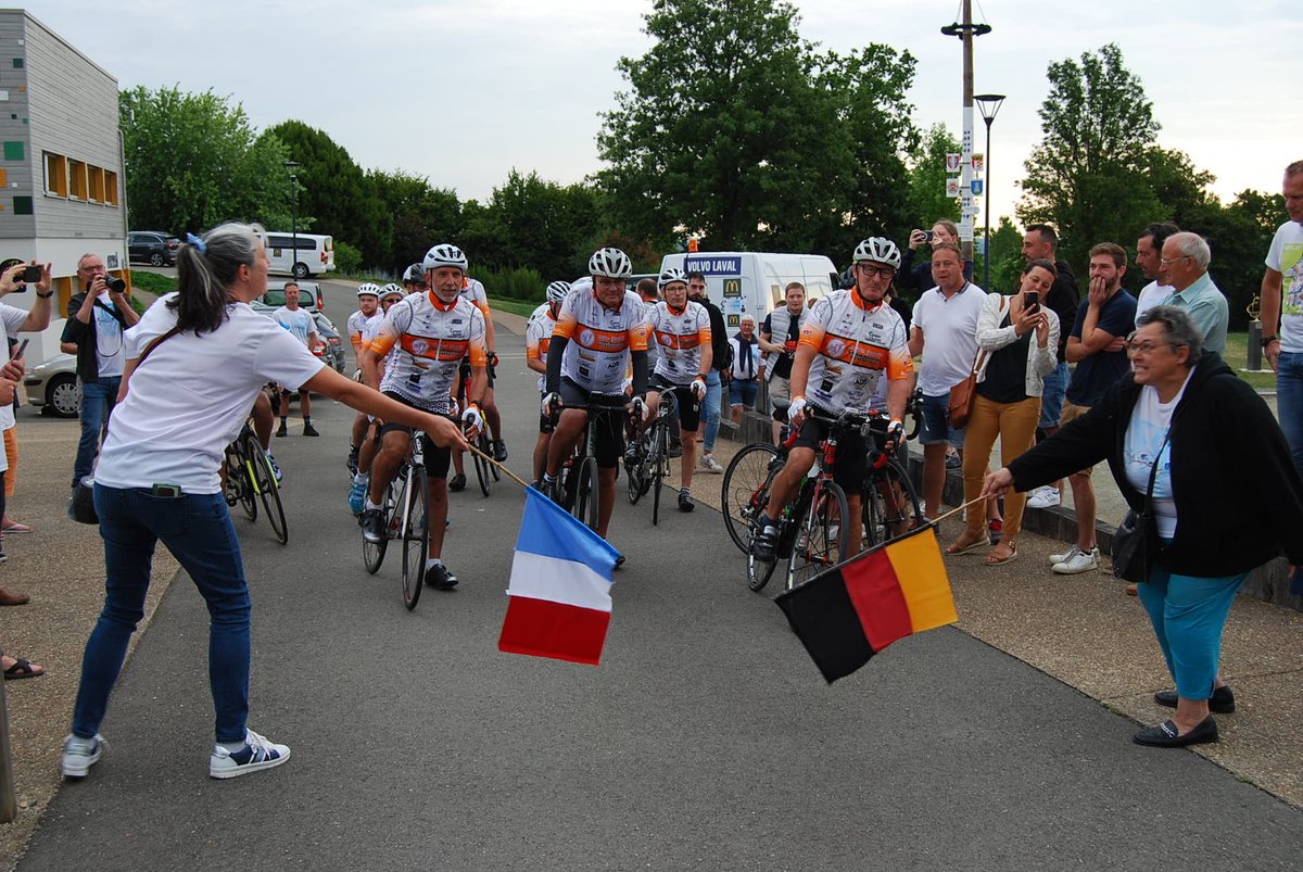 dfbf_fcfa's tweet photo. Die besten Botschafter für die 🇩🇪🇫🇷 Freundschaft sind auch Menschen, die gemeinsame Projekte auf die Beine stellen. Oder @Amb_Delattre ? 😉
Glückwunsch an die Preisträger des #PrixRovan 2024, insb. an die Projekte, die mit Unterstützung des Bürgerfonds umgesetzt werden konnten!🏆 https://t.co/Wxi39MWqF3
