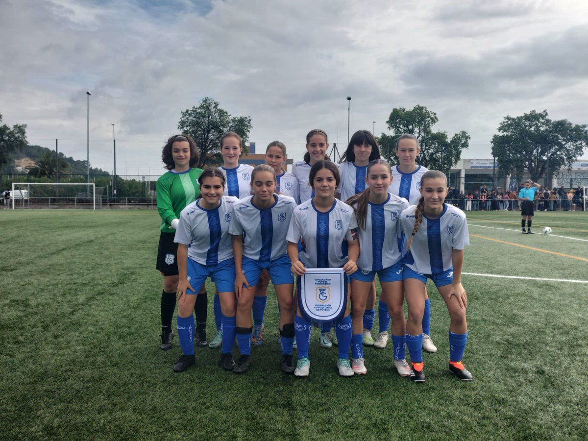 ℹ️ Karen Chillida, con el equipo Infantil de Gipuzkoa con el que ha metido el gol del empate ante el Alavés. 👏

#GoraSANSE