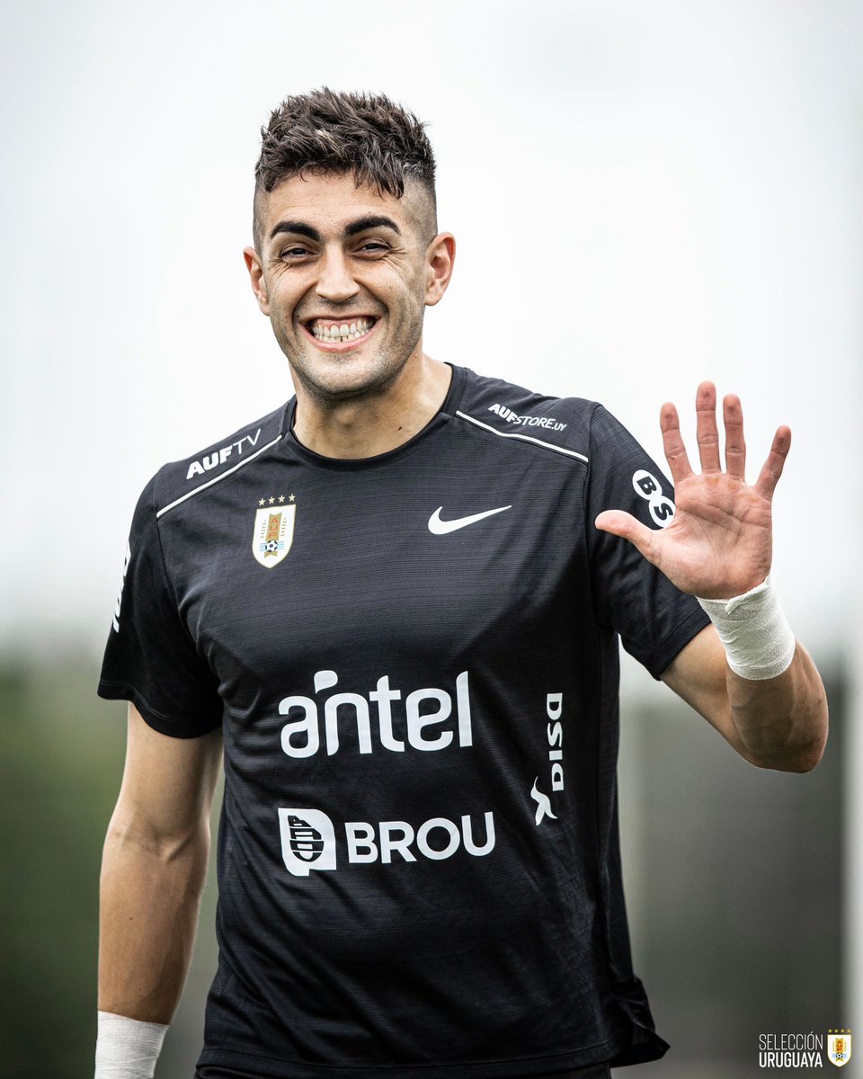 Uruguay's tweet photo. 😂 𝐀𝐜𝐭𝐮𝐚́ 𝐧𝐨𝐫𝐦𝐚𝐥

#ElEquipoQueNosUne https://t.co/ejdfigFCRy