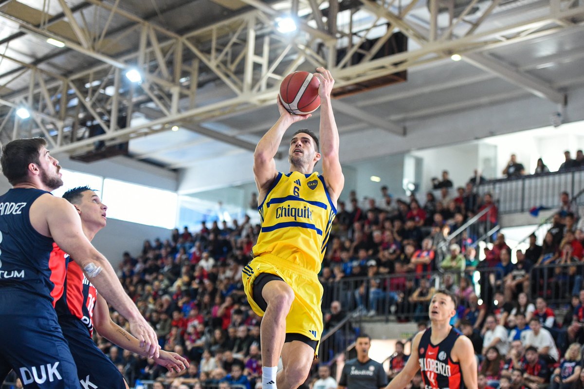 BasquetBocaJrs's tweet photo. 🔚 ¡𝗙𝗜𝗡𝗔𝗟 𝗗𝗘𝗟 𝗣𝗔𝗥𝗧𝗜𝗗𝗢! 🏀

San Lorenzo 68 - #Boca 77

¡𝗘𝗦𝗧𝗢 𝗘𝗦 𝗕𝗢𝗢𝗢𝗖𝗔𝗔𝗔! 🫡

#DaleBoca 🔵🟡🔵
#PlayoffsLaLiga40 🏀 https://t.co/e9p9VYONkg