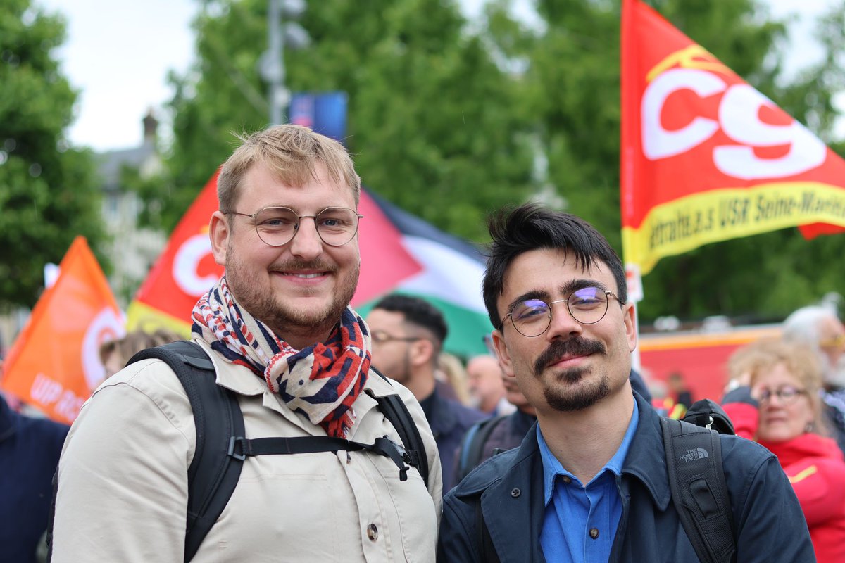 Nous étions 6000 dans les rues de Rouen pour dire NON à l'arrivée de l'extrême droite au pouvoir ! 

Nous avons 2 semaines pour porter la digue républicaine et faire bloc : les organisations de la société civile, comme les <a href="/JE_Rouen/">Jeunes Européens - Rouen</a> y prendront leur part !