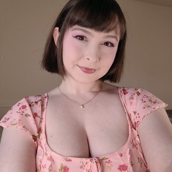 I'm getting ready to log online! https://t.co/ncxCwK3dSv