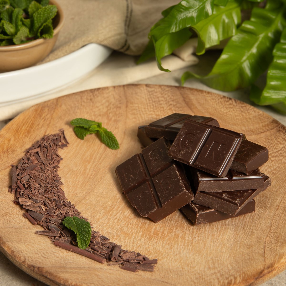 GnawChocolate's tweet photo. The ultimate summer refreshment! 🍫🌿 Our Dark Mint Chocolate Bar blends deep, rich cocoa with a cool hint of zingy mint for a perfectly balanced evening delight. ✨🍃
Shop Now 👉 https://t.co/l0HIAGiKcA
#DarkChocolate #ChocolateLovers #MintLovers #Chocoholic https://t.co/JPfdJjhdOL