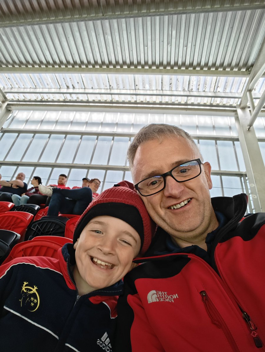 ncase's tweet photo. #thomondparkselfie https://t.co/28uMiUjoEX