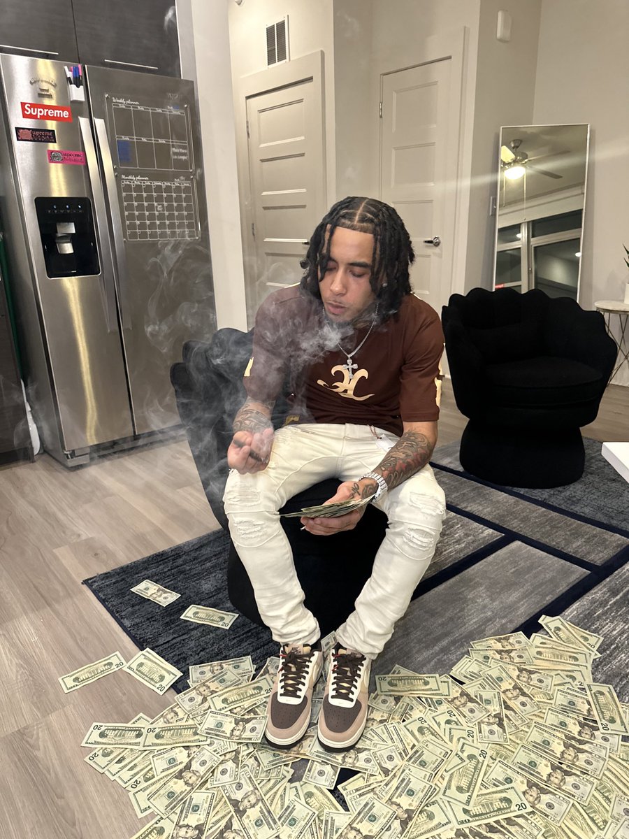 Turooo__'s tweet photo. GTA Livin really havin all the cheat codes 🏦🏦🏦 https://t.co/VfInRPP4lp