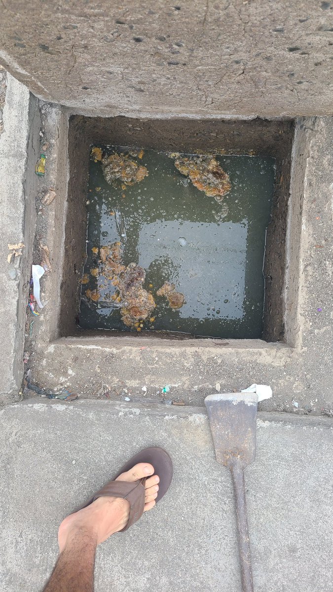 BarceR9's tweet photo. @aguas_ep estimados su ayuda enviando el HidroCleaner, el alcantarillado esta tapado en las calles 13 ava sur y 9na oeste en el sector de las brisas del mar, Machala @MacasDario1 @MachalaAlcaldia https://t.co/0buB3HxyBs