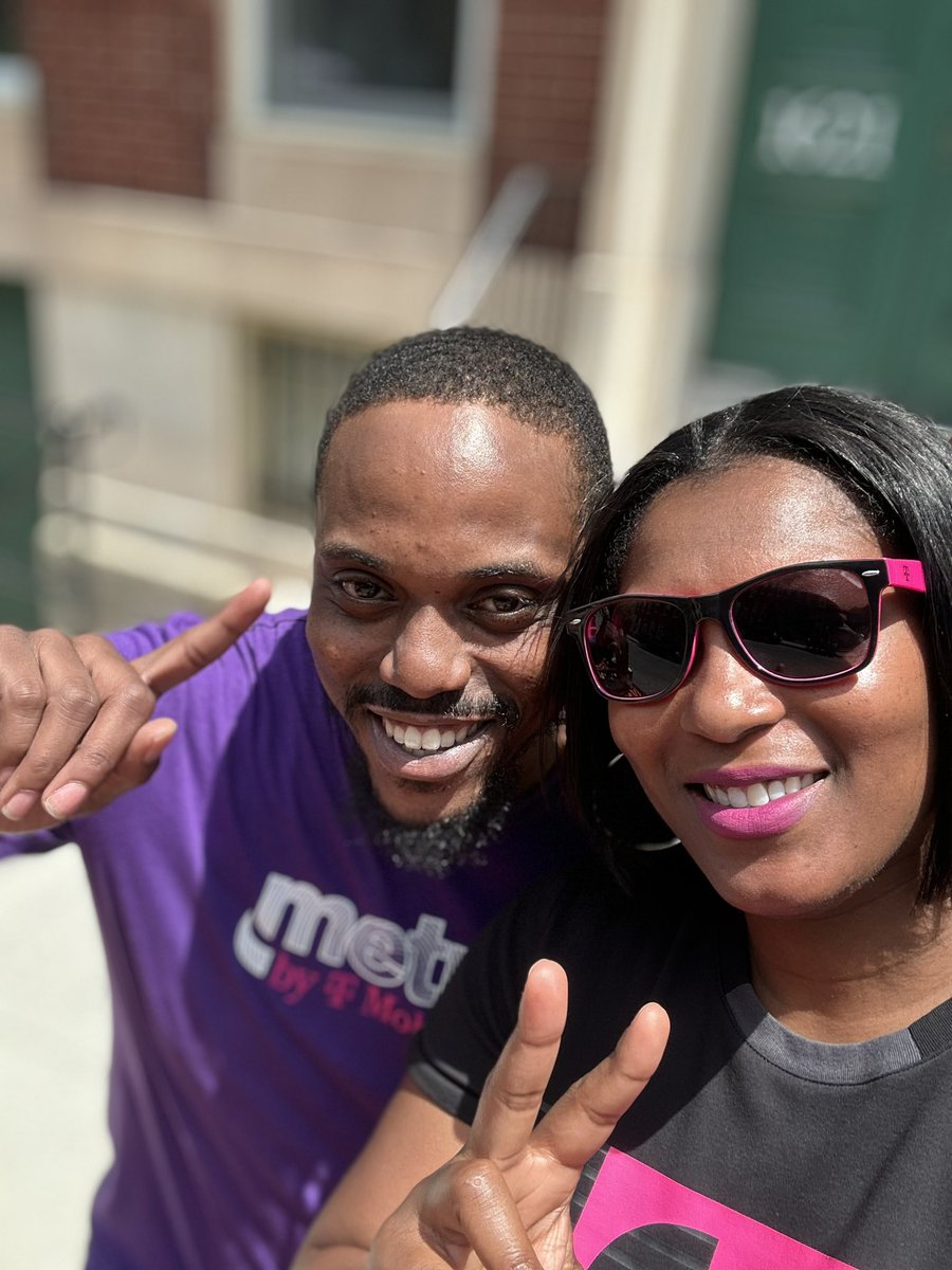 General

Community support is very essential with helping with SoH . We out here in these streets! I was happy to be apart of such an amazing community event with Metro ! 💎