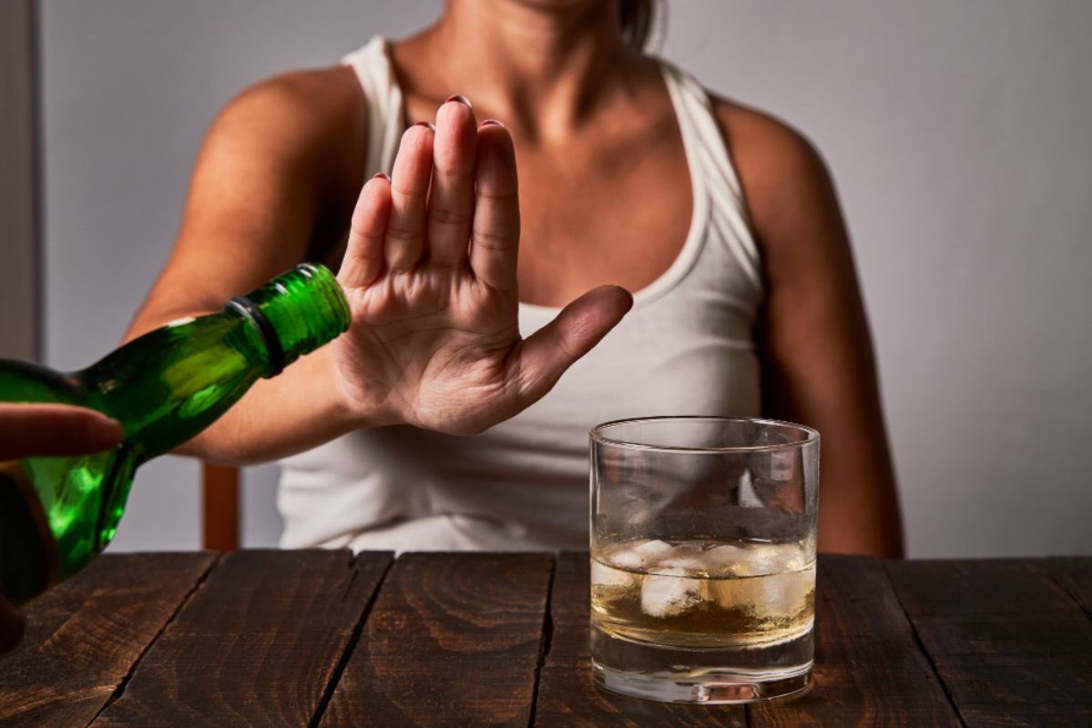 EstebanOrtizMD's tweet photo. El alcohol es una desgracia para las familias, la sociedad y el país 
Hoy, unos empleados fueron despedidos por que ayer en el turno nocturno bebieron alcohol hasta emborrachar.
Descuidaron su trabajo y prefirieron tomar.
Tres familias pierden su sustento ! 
Necesitamos campañas de salud pública que promuevan no beber