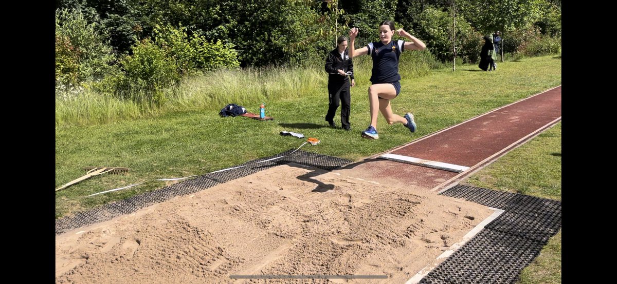 ShrewsSAthletic's tweet photo. 🏃‍♀️🏅 After a busy &amp; tiring outdoor week, our 3rd and 4th form dug deep to put out a gritty performance on the track at Birmingham Uni. Our girls' team finished 2nd &amp; our boys finished 3rd! https://t.co/WTRvKVA4Bw