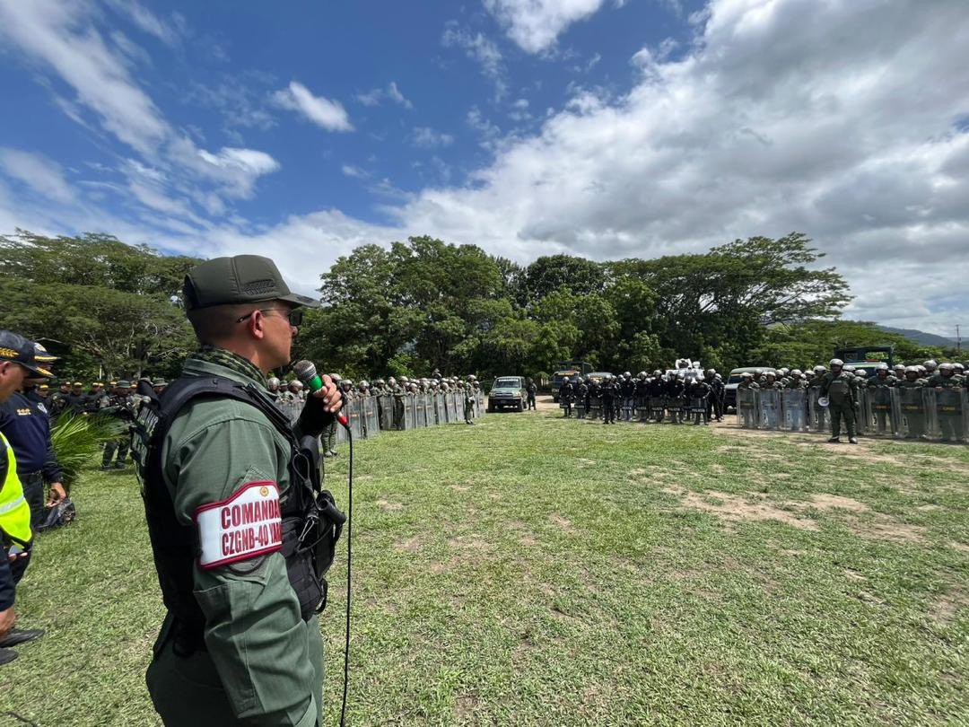 Se realizó concentración de Fuerzas y Medios de Orden Público con la participación de las Unidades Tácticas y Organismos de Seguridad del Estado, con el propósito de cohesionar e integrar en perfecta unión Militar Policial para verificar el correcto Apresto Operacional.