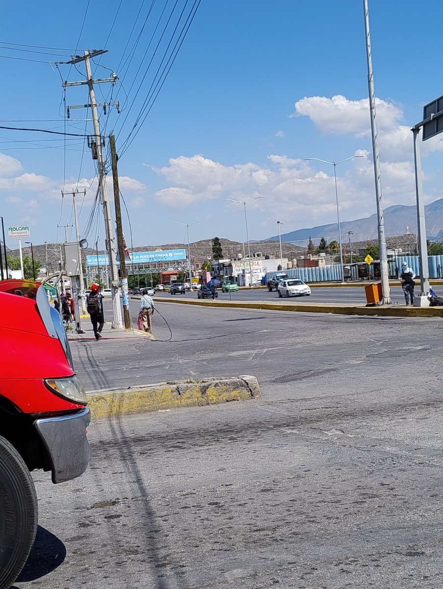 VMTORRESP's tweet photo. @CFE_Contigo @CFEmx @CICsal @SaltilloGob @chema_fraustro  Aquien. Corresponda... Cables colgando en el blvd Manuel W González Y LEA entre Bodega Aurrerá y Mayorama no se sabe tienen aún corriente eléctrica 📌🚨🚨🚨🚨🚨🚨 https://t.co/rjzqThHvL2