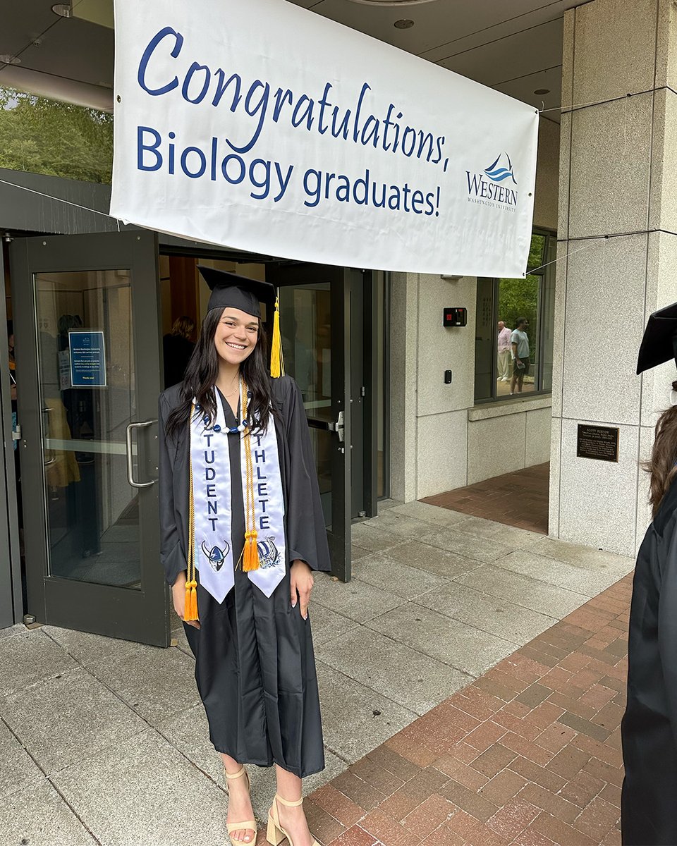 WWUAthletics's tweet photo. A few photos of our #WWUGrad student-athletes with graduation week upon us!

1. Annie Tran - @wwutfxc 
2. Steph Peterson - @WWUbasketball 
3. Brooke Walling - @WWUbasketball 
4. Payton Neal - @WWU_WSoccer https://t.co/MBXoMHYViP