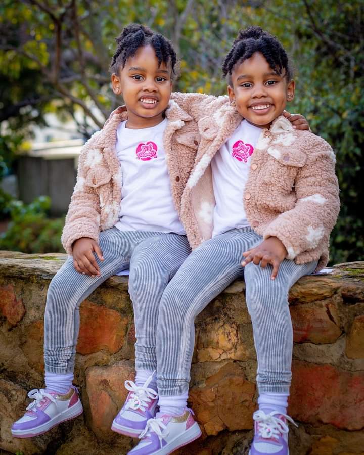 sixft7latina's tweet image. Facts about twins