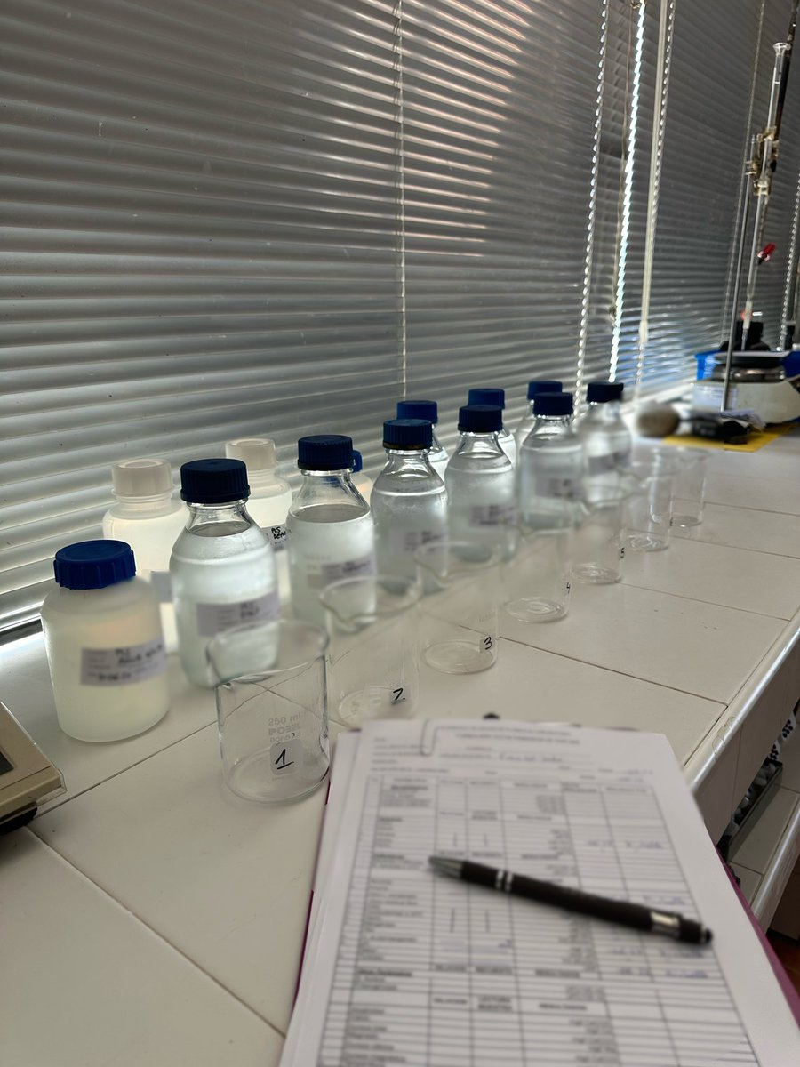 Beber agua del grifo🚰 es:

✅más económico
✅más sostenible y
✅más seguro.

En la #UTEServiciodeAguasdePlasencia trabajamos los 365 días del año para brindar agua con la mejor calidad para los Placentinos. En nuestro laboratorio  nos aseguramos de ello.
Porque #AquanexCuidadeti