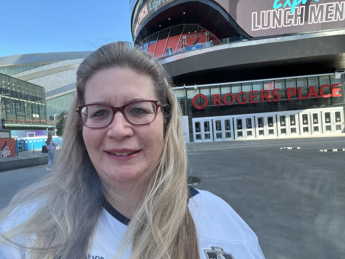 RushEsther's tweet photo. Yes… it is 7 hours before game time.  I’m just a little bit excited!!!  #FlaPanthers #TimeToHunt #REDemption #WeWantTheCup #StanleyNeedsATan #ILoveThisTeam #HockeyRoadTripsRock https://t.co/NLiyWmou1V
