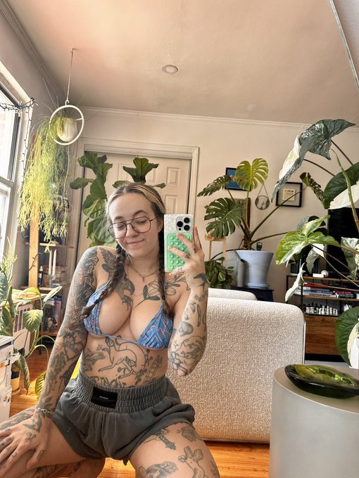 it&rsquo;s &ldquo;install your AC unit&rdquo; saturday https://t.co/BXCQCyYcs5