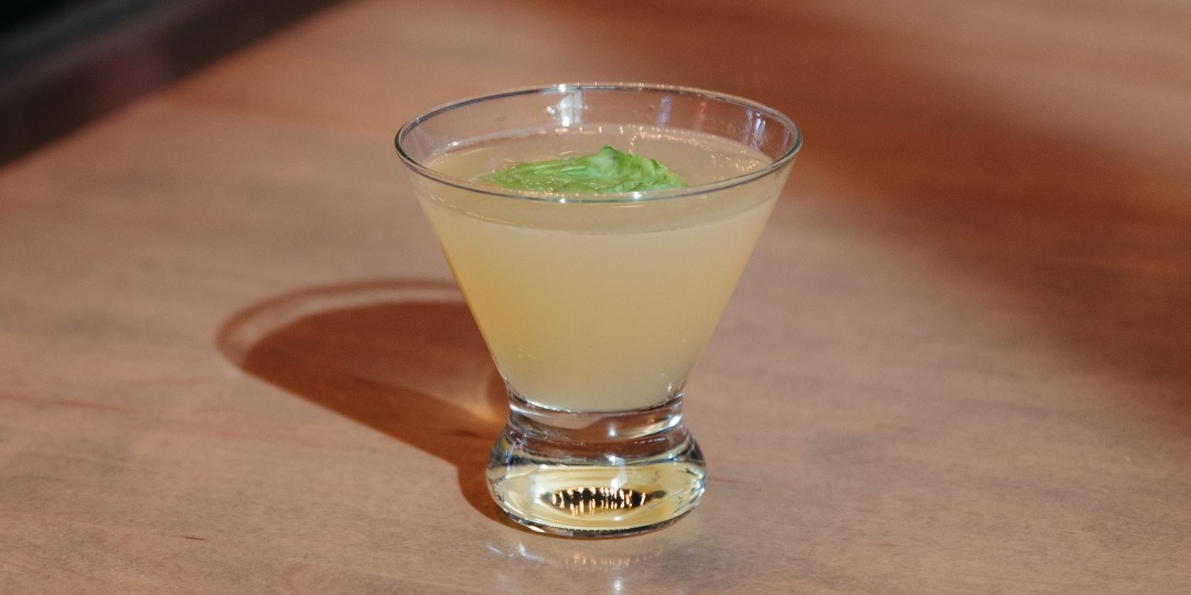 Celebrate #WorldMartiniDay with our Lemon Basil Martini 🍋

Made with 360 Lemon Vodka, orange liqueur, house made sour and basil, it's the perfect summertime sip to pair with any of your woodfired favorites 🔥