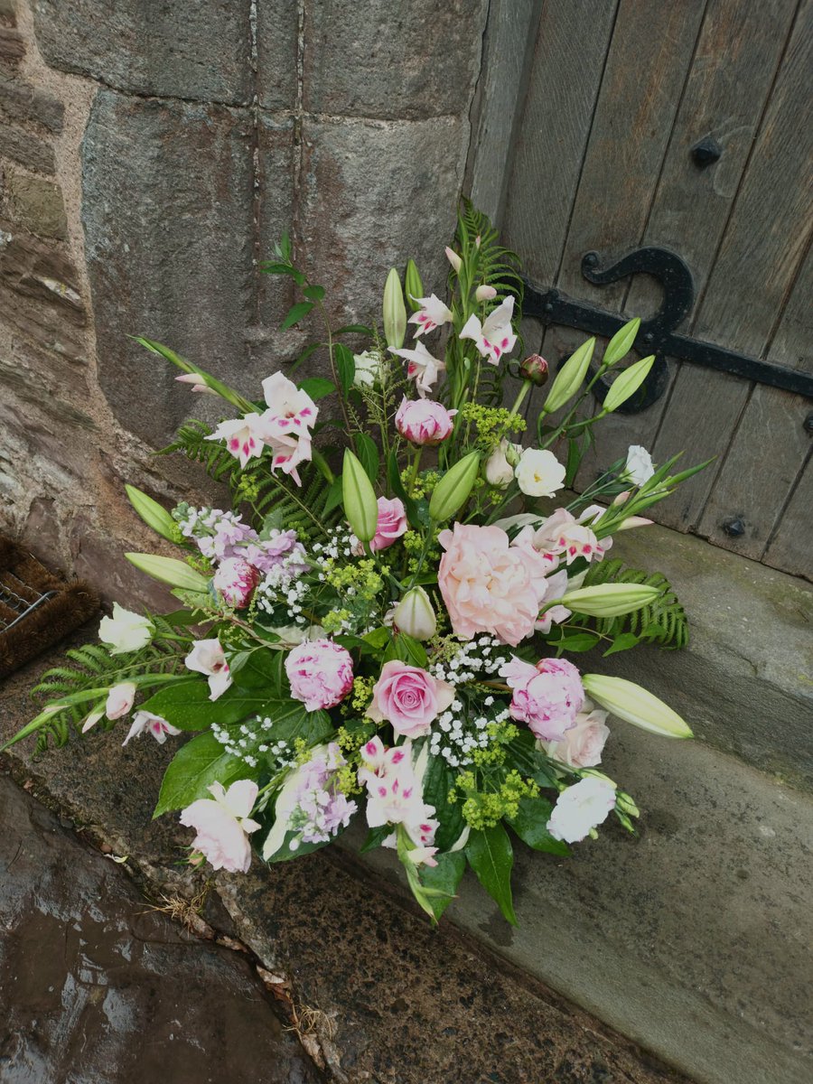 The rain failed to dampen spirits at today's gorgeous wedding #wedding #happywedding #woodlandwedding