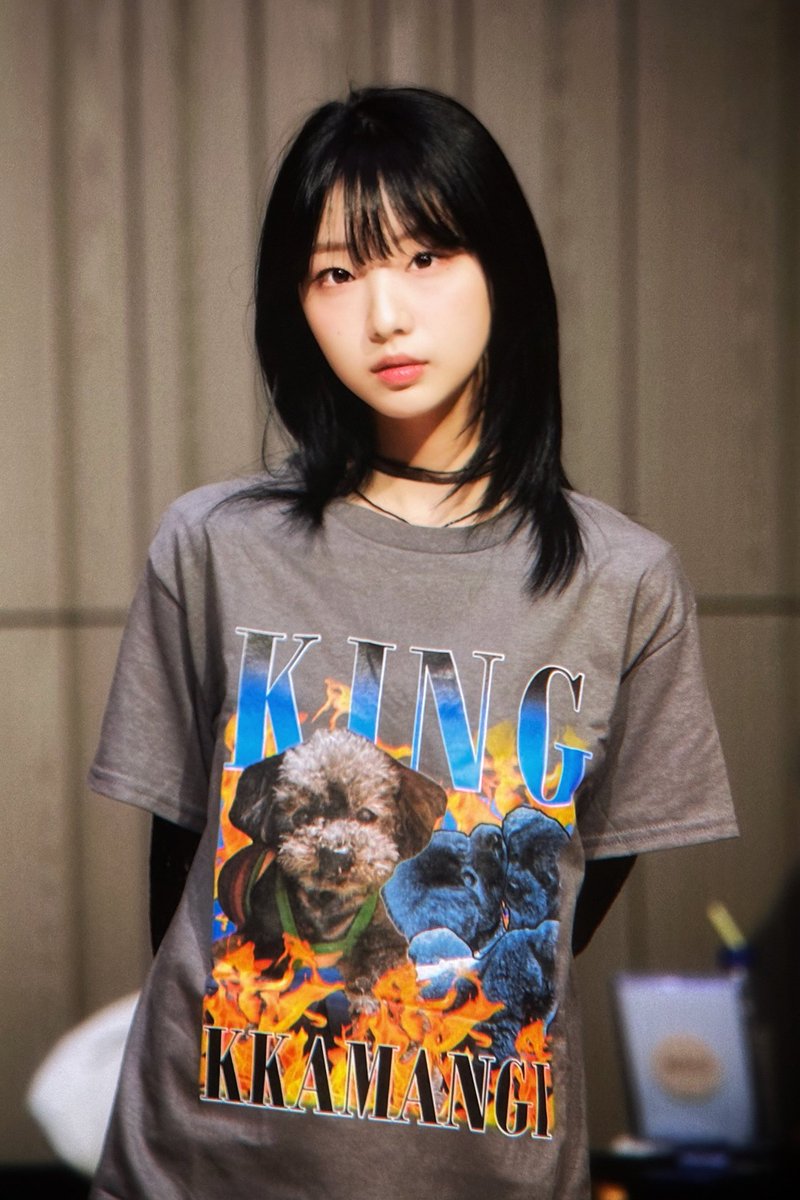 loonaboard's tweet image. black hair yeojin is BACK