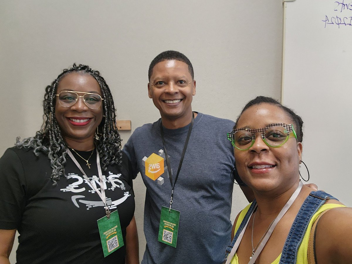 phenomenashlie's tweet image. Awesome event by #DreamMachine AI Academy today to wrap up #AtlantaTechWeek. Happy to be a sponsor @awscloud !