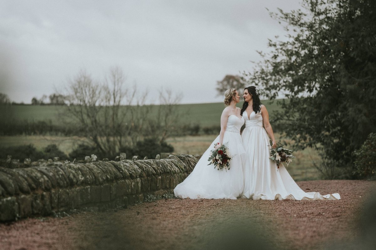 evollgbt's tweet image. 💍Two beautiful brides: Catherine and Natalie (@nataliekappas) 
Photographer: @onevisionphoto 📸 

#samesexwedding #loveislove #gaywedding #wedding #lgbtq #lovewins #lgbt #pride #lgbtwedding #gaycouple #gay #twogrooms