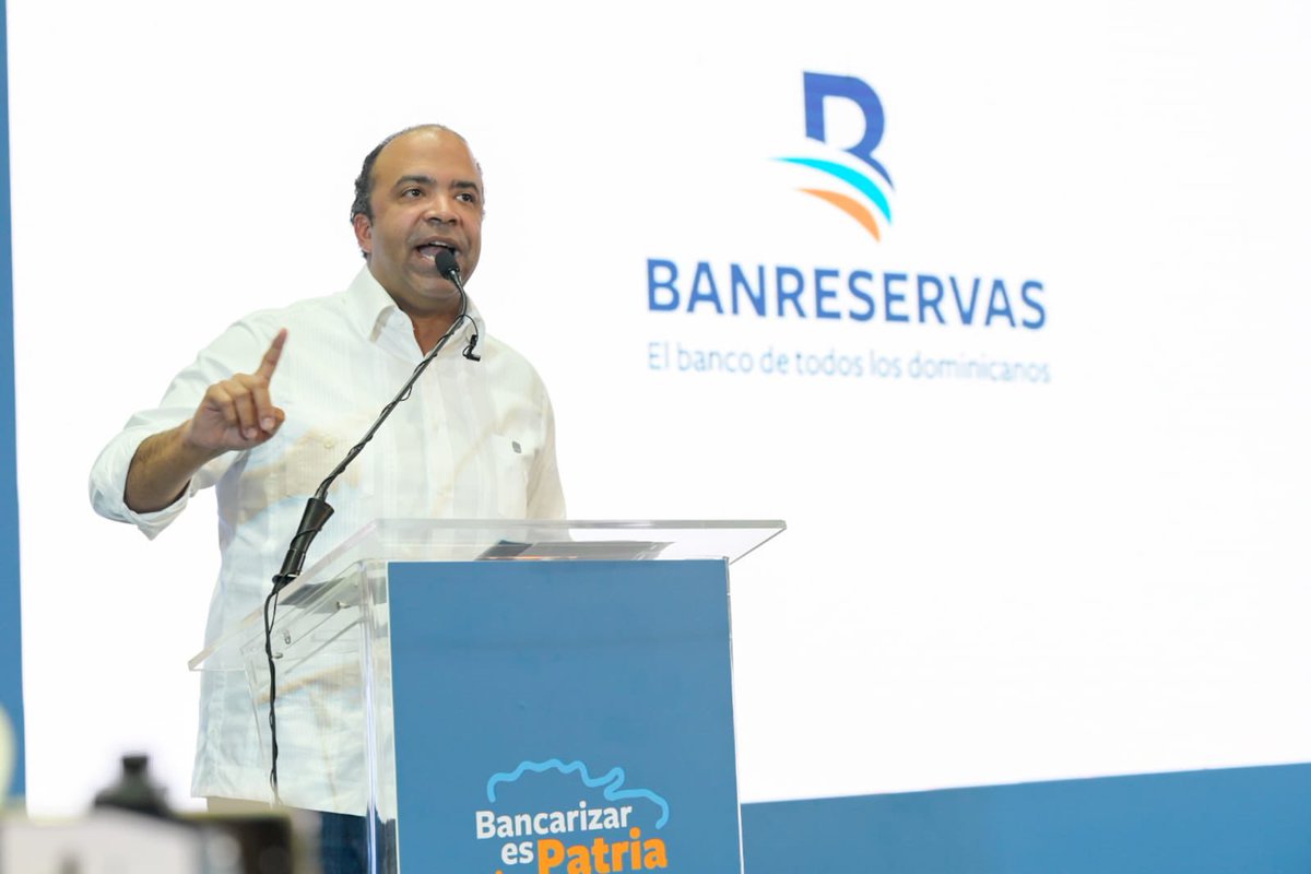 ¡Seguimos trabajando por la inclusión financiera!

Hoy llegamos hasta el Polideportivo de #SanCristóbal con nuestro programa #BancarizarEsPatria. Esta iniciativa ha permitido a muchos dominicanos abrir su primera cuenta de ahorros de manera rápida, fácil, segura y, sobre todo,