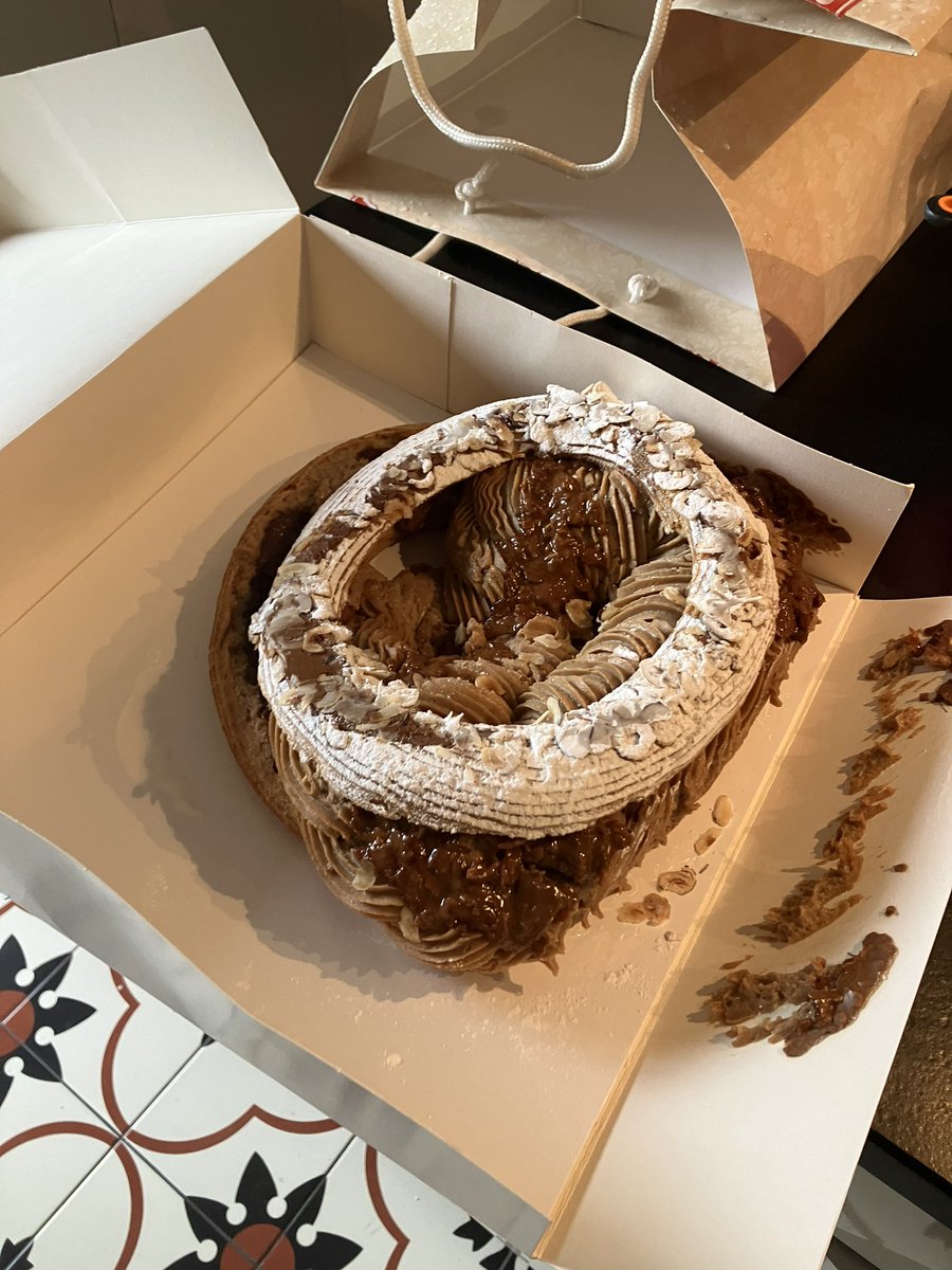 MagaliPrevet's tweet photo. @Conticini_Team 
Superbes gâteaux, mais surtout, ne pas se faire livrer un samedi soir : 1 gâteau reçu sur 2, le second inpresentable, et aucun service client joignable. Inadmissible pour une maison de cette qualité. le choix d’Uber Eats est il adapté avec une livraison en vélo? https://t.co/G5rtN5GeZB