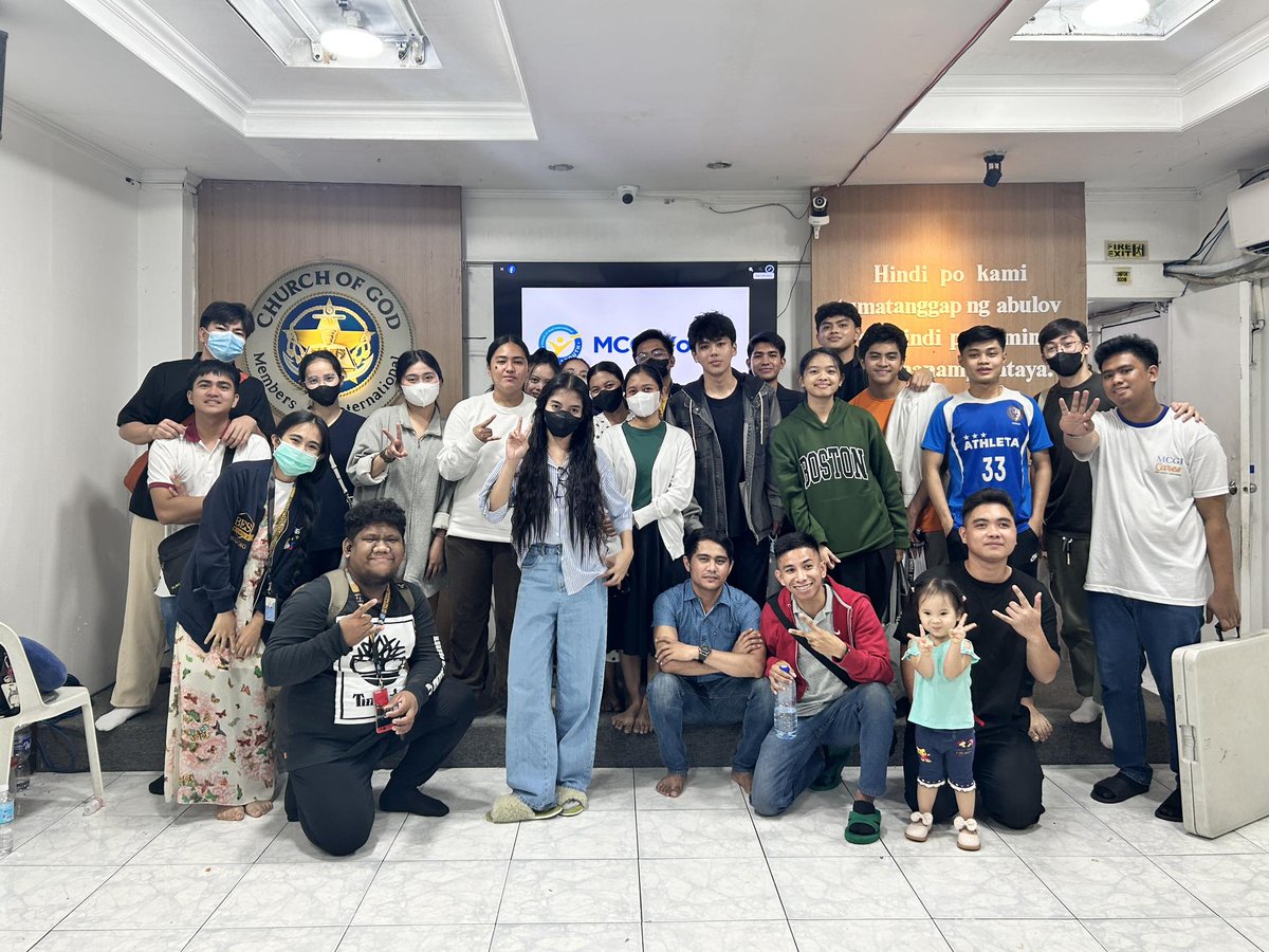 DaveDav1529's tweet photo. In this frame, not just faces but parts of my soul. 

Salamat po sa Dios muling pagkakataon. 💙💙 

 Happy pbb to all brethren all over the world!🥳🥳 https://t.co/LXvH3O9XOd