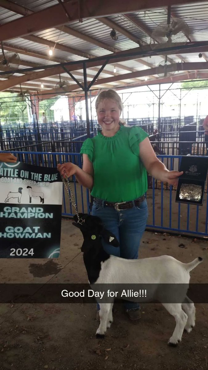 lcranch08's tweet image. Maybe we ought do this goat showing deal a little more than the cattle showing.  Less stuff to drag around and the show is over faster.