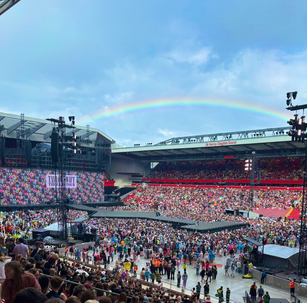 The Eras Tour UK & Ireland tweet media