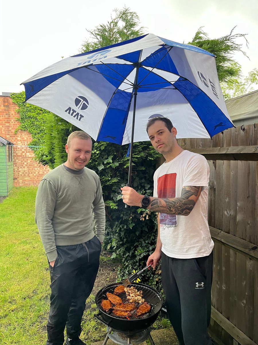 Ewilohar's tweet photo. Braai no matter the weather 🇬🇧 🌧️ https://t.co/TugiY5hSL3