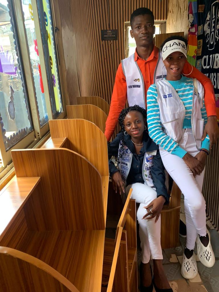 egbeda_leo's tweet image. Not only did we carry out the upcycling project, but we also Renovated the library of Overcomers International School.

#EgbedaLeoClub  
#BridgingBrightHorizons  
#CoreProject  
#Commissioning  
#WeServe