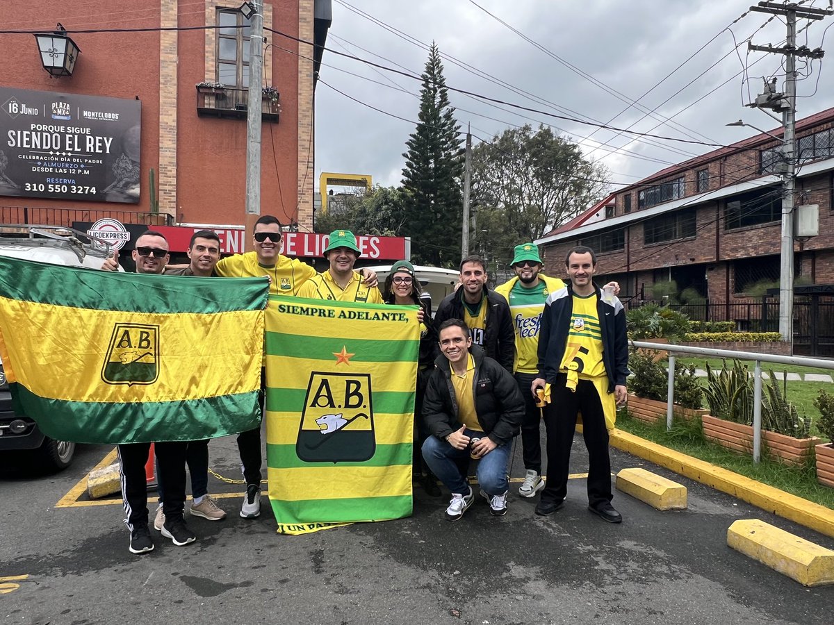 09AndresMorales's tweet photo. Llego tu hinchada!! Vamos leopardo querido 🔰 #atleticobucaramanga #Bogotá https://t.co/rsecnQH4T5
