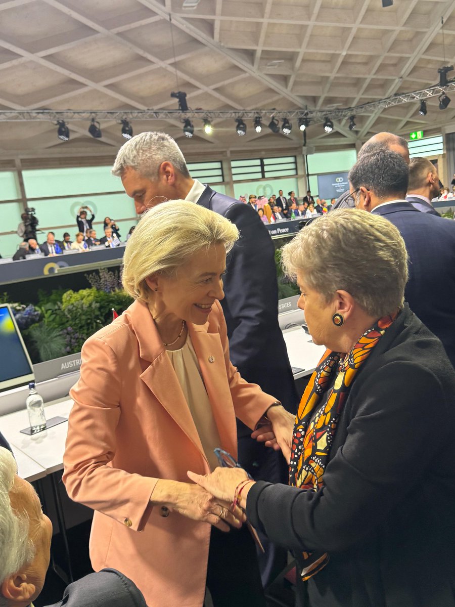 Gratos encuentros en Nidwalden, Suiza🇨🇭, en el marco de la Cumbre para la Paz #pathtopeace con Presidentes de Chile y República Dominicana, <a href="/GabrielBoric/">Gabriel Boric Font</a> y <a href="/luisabinader/">Luis Abinader</a> así como a la Presidenta de la Comisión Europea, <a href="/vonderleyen/">Ursula von der Leyen</a>.

🇲🇽🤝🇪🇺
#DiplomaciaCercana
#UAPeaceSummit