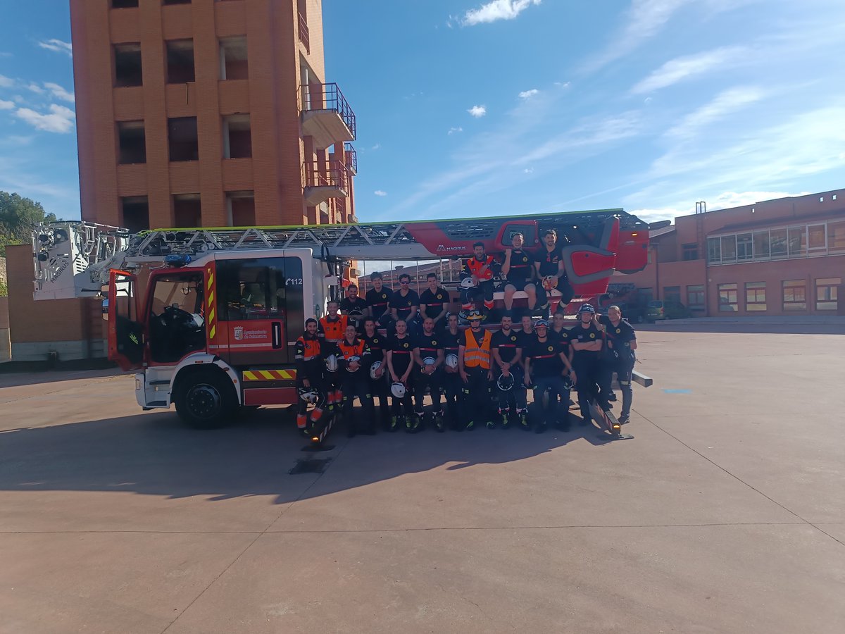 jhernandod's tweet image. Realizadas en las dos ultimas semanas 2 ediciones &quot;Curso de intervenciones con AEA&quot; nivel III con Magirus 32L AS RC400  para @bomberossalamanc gracias a todos por facilitarnos todo cuanto hemos necesitado para el buen desarrollo del curso. Espero que os haya gustado. Dejo fotos.