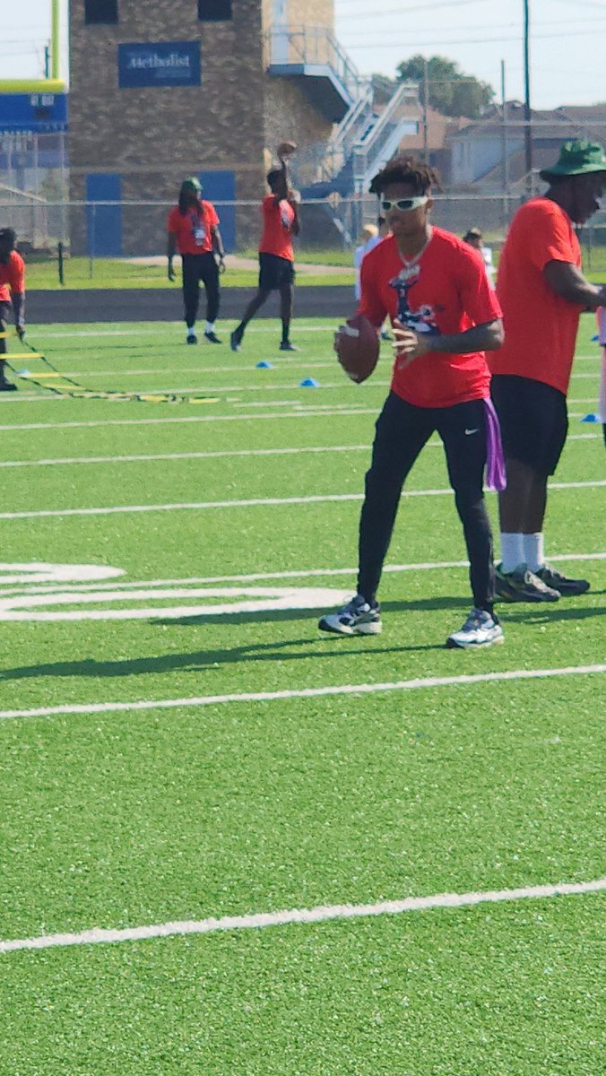 AaronWilson_NFL's tweet photo. #Texans wide receiver Tank Dell @Tankdell4 first youth football camp today at Sugar Land Willowridge, encouraging young football players @KPRC2 @KPRC2Ari @KPRC2Chancellor @justinallen_13 @gsefootball https://t.co/XBfVpRrMfY