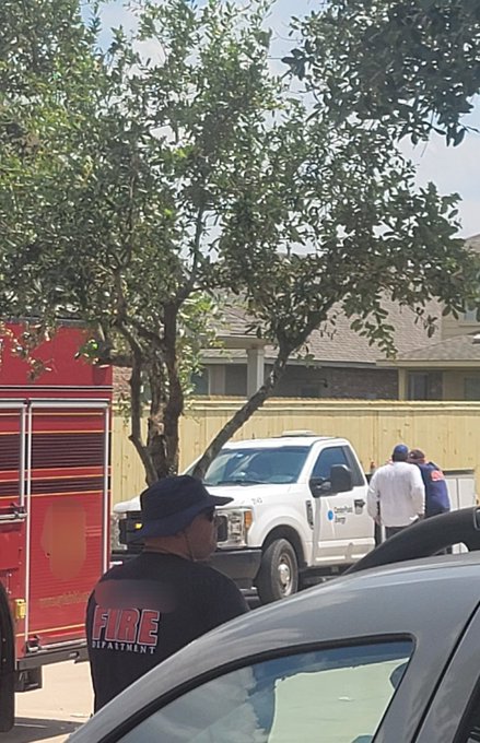 What a day. Contractors nicked a gas line. 🙄 I already told them we absolutely will not take responsibility<a href="/tag/mvsales"class="tags"><span>#mvsales</span></a>