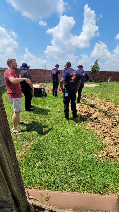 What a day. Contractors nicked a gas line. 🙄 I already told them we absolutely will not take responsibility<a href="/tag/mvsales"class="tags"><span>#mvsales</span></a>