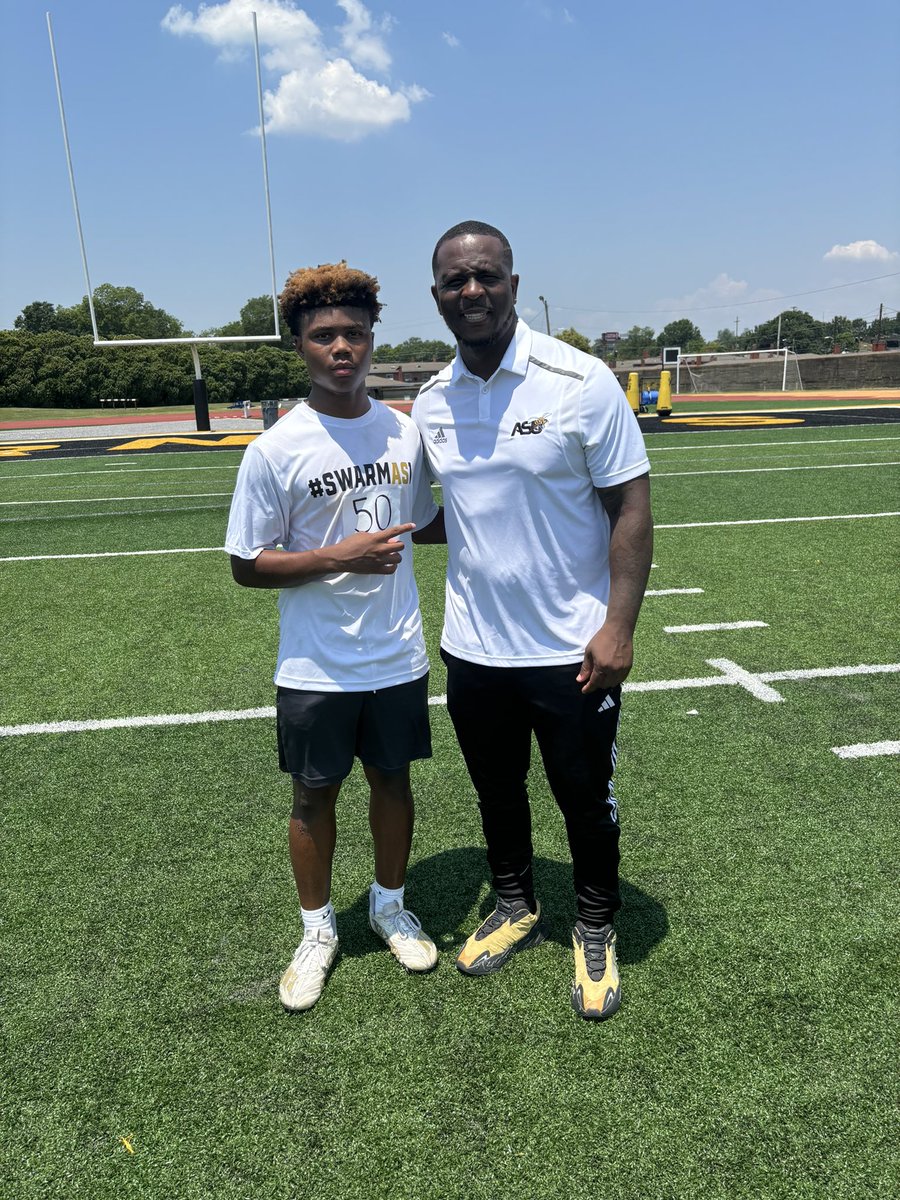 Quintonrob5's tweet image. Great day of camp at Alabama State 🐝