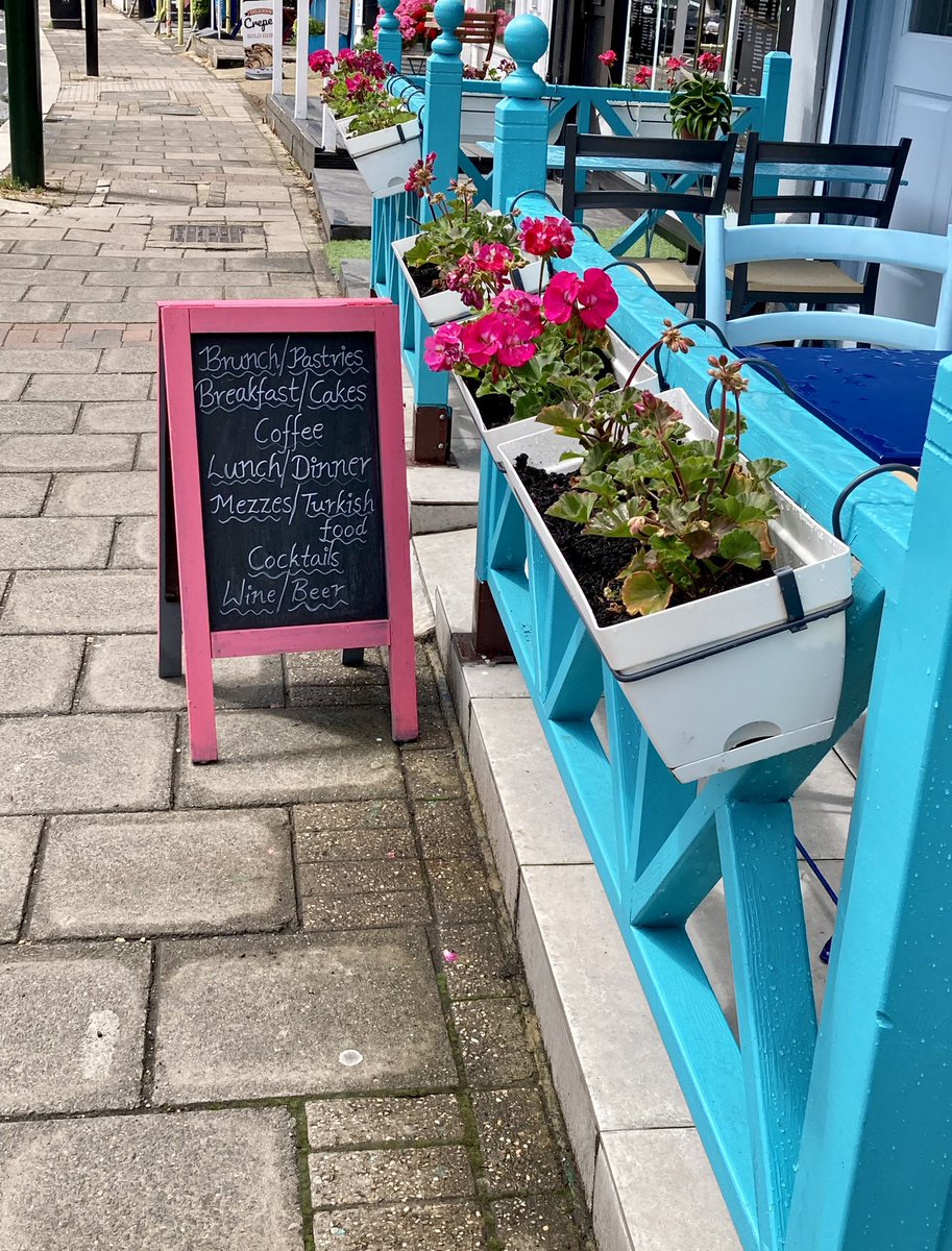 New café bistro Sardunya is now open on Staines Road near the Sussex Arms. Give it a try!
