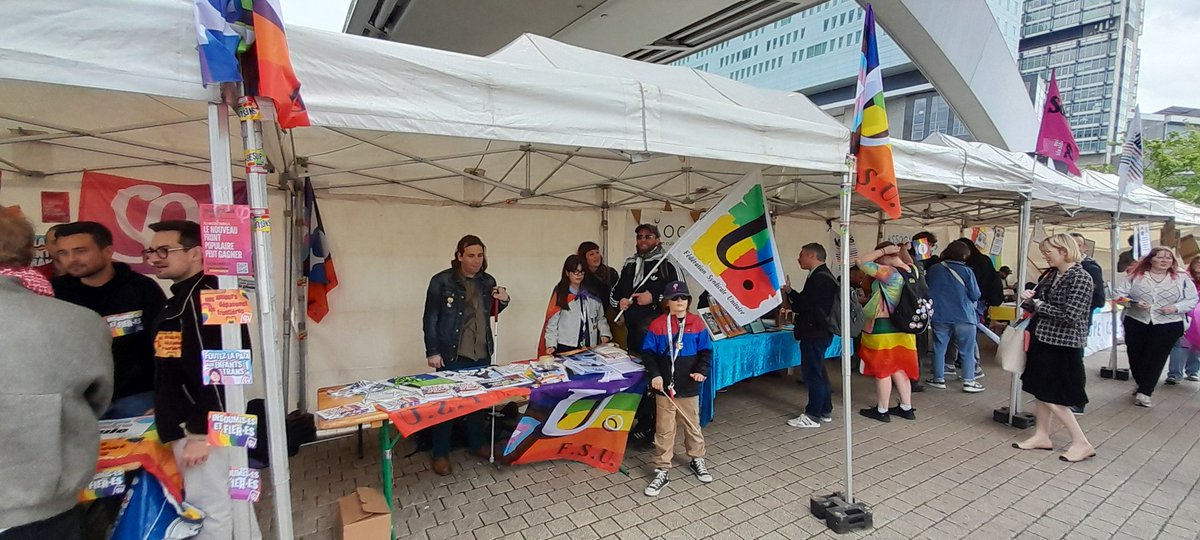 A #Lille aujourd'hui il y avait aussi la Pride et son village où la <a href="/fsu59_62/">FSU59/62</a> avait son stand. Combat contre les LGBTIA+ phobies et combat contre l'extrême droite, la <a href="/FsuNationale/">FSU</a> mobilisée. <a href="/SnesupFsu/">SNESUP-FSU</a> <a href="/snesdelille/">SNES FSU académie de Lille</a> <a href="/FSUSNUIPP59/">FSU-SNUIPP 59</a> <a href="/snepfsu/">SNEP FSU #HelloQuitX #20janvier</a> <a href="/SNESFSU/">SNES-FSU</a>  <a href="/FSU_SNUipp/">FSU-SNUipp</a>
