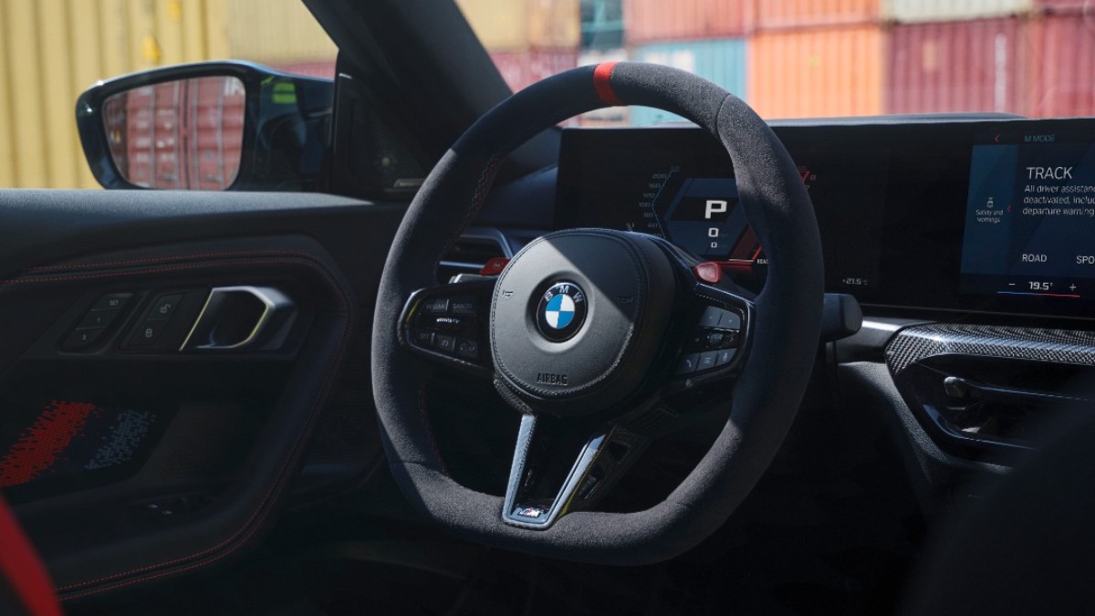 BMW's tweet image. Performance increase ✔️
Power increase ✔️
Vibes increase ✔️

Introducing the new BMW M2 Coupé.
#THEM2 #BMW

The BMW M2 Coupé: Mandatory information according to german law ’Pkw-EnVKV’ based on WLTP: energy consumption combined: 10.2-9.8 l/100 km; CO₂ emissions combined: 231-222…