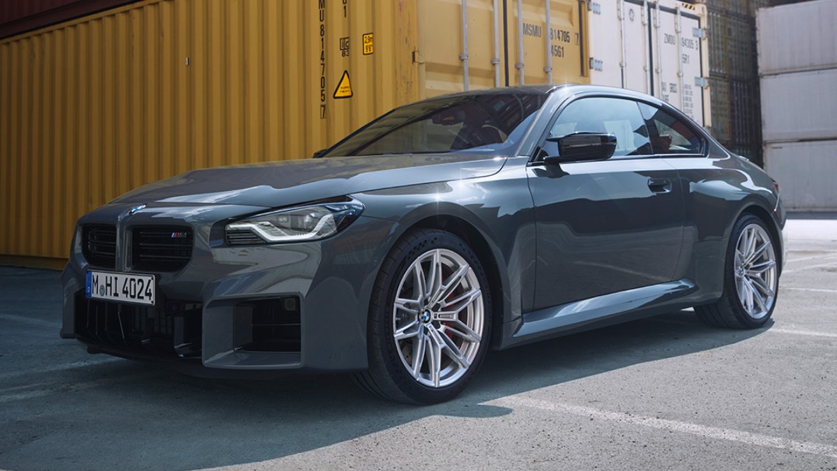 BMW's tweet image. Performance increase ✔️
Power increase ✔️
Vibes increase ✔️

Introducing the new BMW M2 Coupé.
#THEM2 #BMW

The BMW M2 Coupé: Mandatory information according to german law ’Pkw-EnVKV’ based on WLTP: energy consumption combined: 10.2-9.8 l/100 km; CO₂ emissions combined: 231-222…